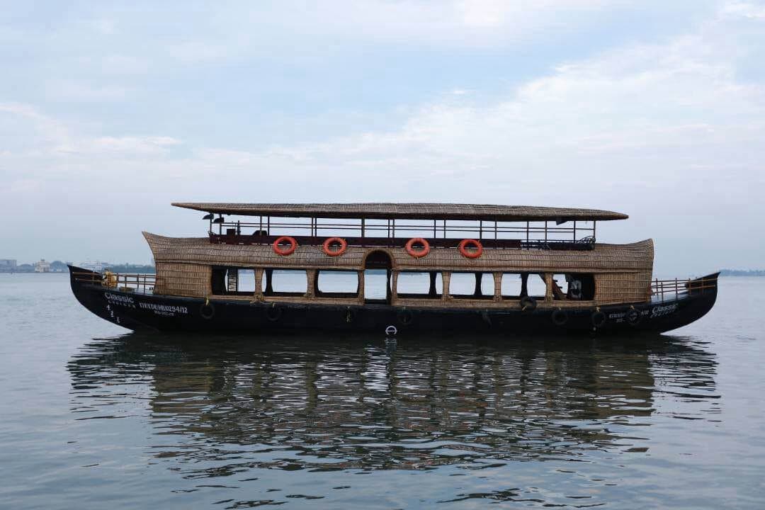 Classic Cruiser backwater boat exterior