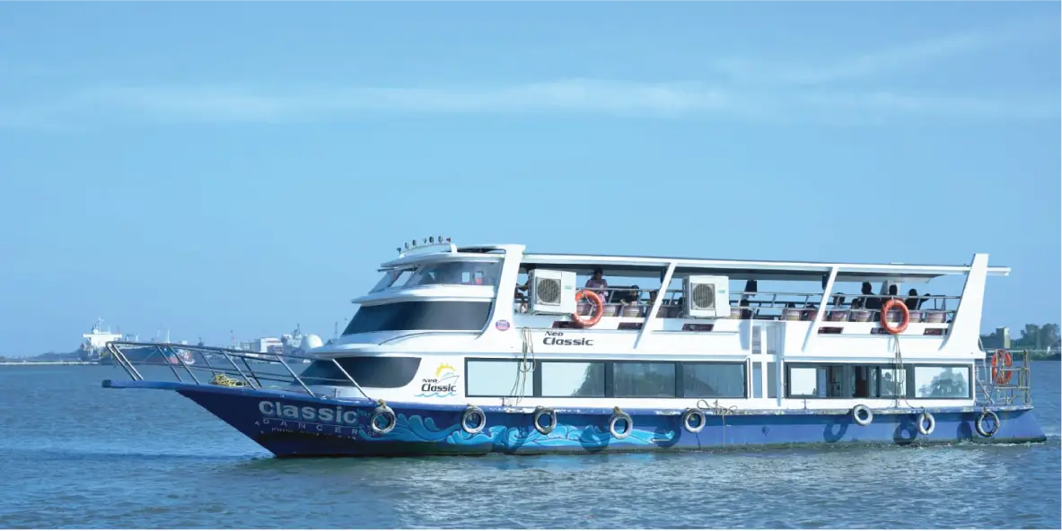 Classic Dancer A/C backwater boat exterior