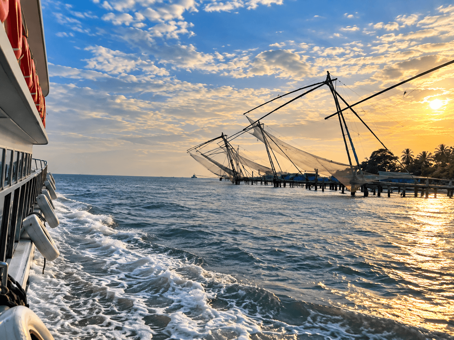 Classic Paradise side deck towards the Chinese fishing nets