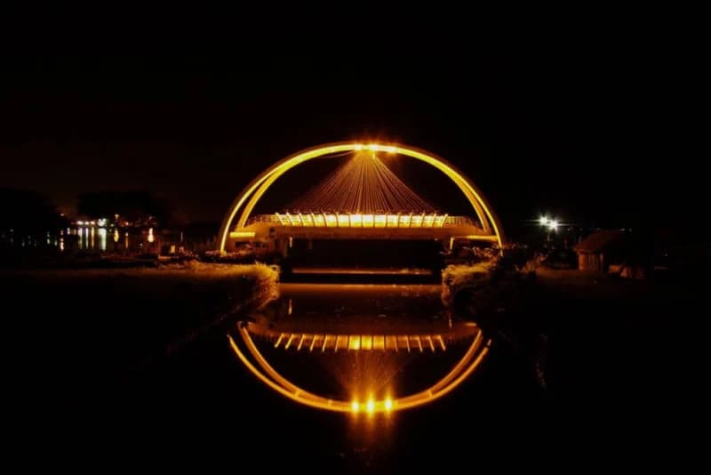 Modern Kochi: Marine Drive and Lulu Mall